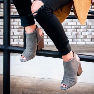 Vince Camuto Kentvi Booties